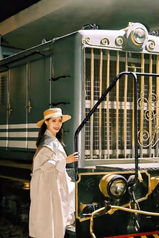 이 복고풍 작은 기차를 타기 위해 베트남까지 날아갔어요