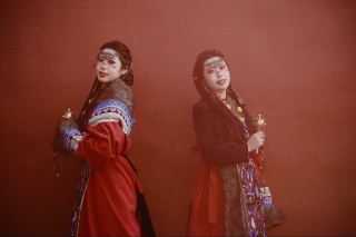 "Маленькая Лхаса Северо-Восточного Китая"! Красные стены и золотые крыши горы Цзюхуа в Цзиньчжоу словно кадры из фильма.