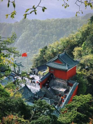 真の人間仙境、五一の武当山ハイキングで酸素をたっぷり吸収しよう