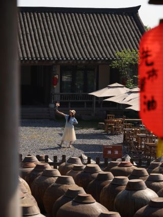 츠수이 강변에 숨겨진 100년 역사의 간장 공장 | 북적이는 인파에서 벗어나 쓰촨 남부에서 누리는 느긋한 삶
