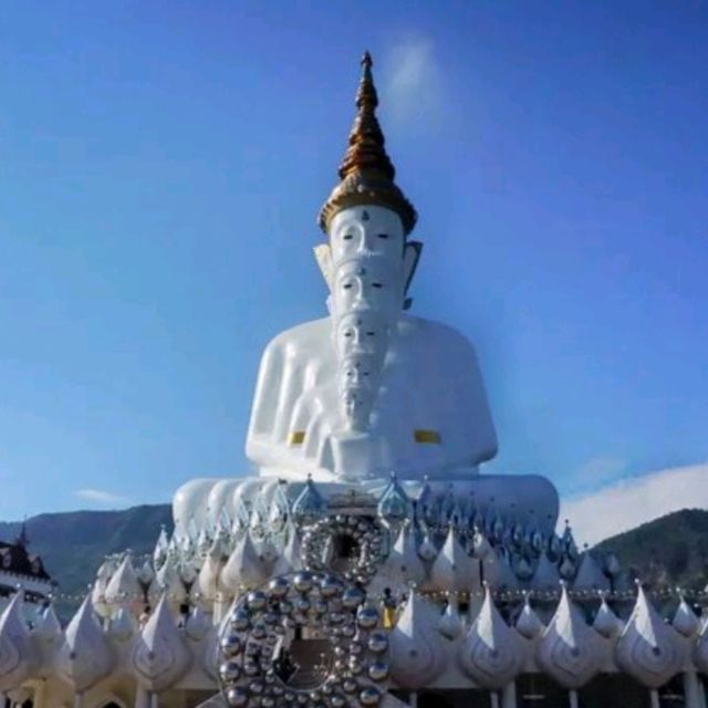 White Buddha hidden in the valley 