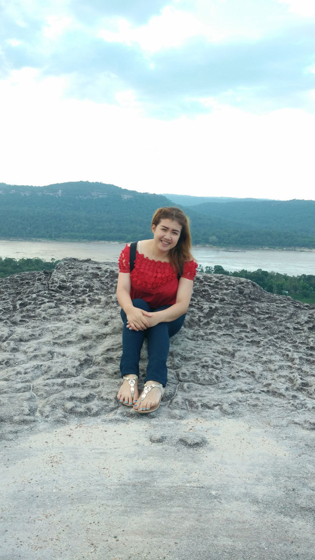 รับตะวันก่อนใครในสยามที่ผาแต้ม 