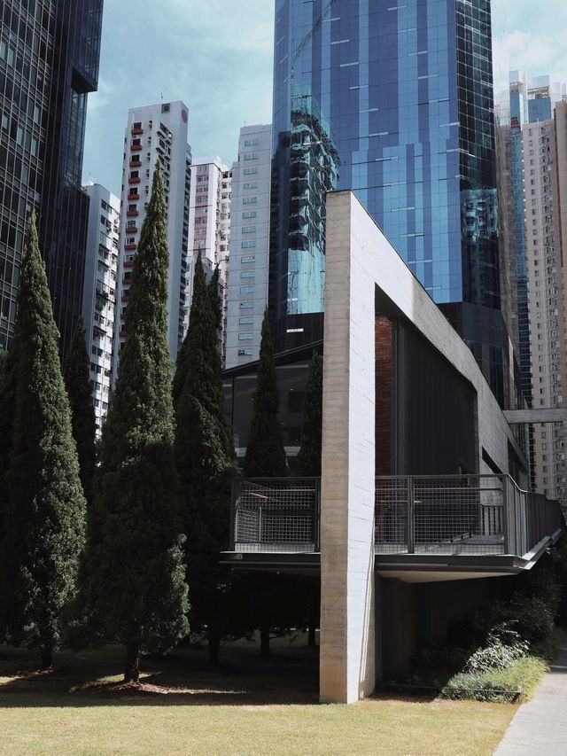 香港｜玻璃與紅磚，鬧市中的新藝術空間