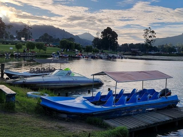 Boat Paddling on beautiful Lake Gregory 🇱🇰 