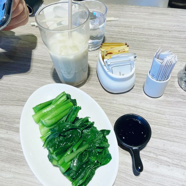先來場撞球友誼賽 ， 自然有胃口吃大餐 ！
