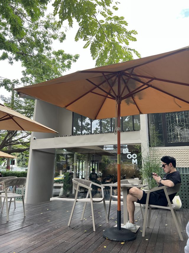 Bloom Dining คาเฟ่ขนมอร่อย ถ่ายรูปสวย ย่านพระราม 9