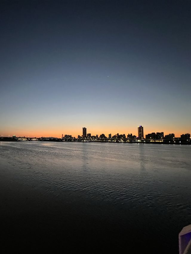 🥰河畔碼頭超浪漫奇幻彩色 - 台北大稻埕碼頭貨櫃市集💕