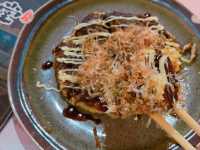 餐廳既裝修及佈置都充滿日本居酒屋特色,環境舒適氣氛一流~食物方面,除左串燒、日式小食及烏冬外,亦提供大量新鮮刺身及時令海鮮,食物種類夠多元化~