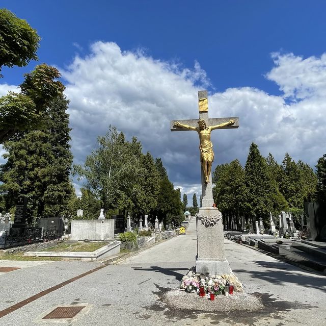 Why visiting a historical cemetery?