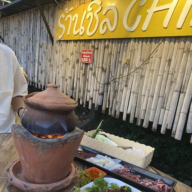ร้านชิล chill ริมวัง หลังค่าย by เตี๋ยวดำ ลำปาง