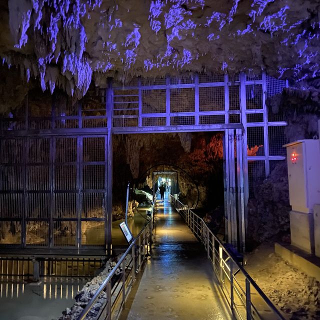 沖縄本島「玉泉洞」地底の絶景！幻想的な空間