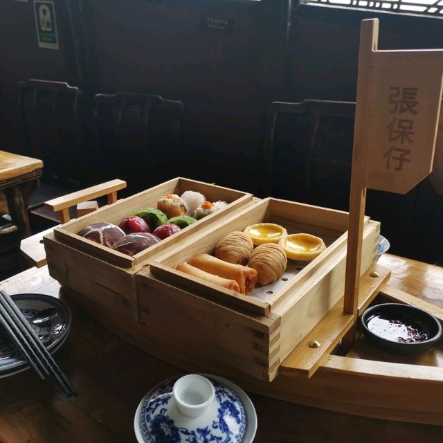 Delightful Dim Sum aboard Aqua Luna (HKG)
