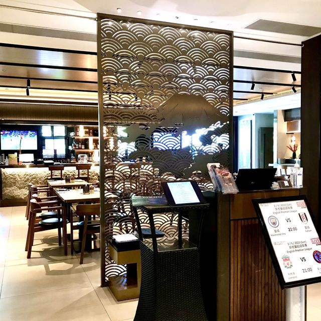 2+2 Cafe & Bar