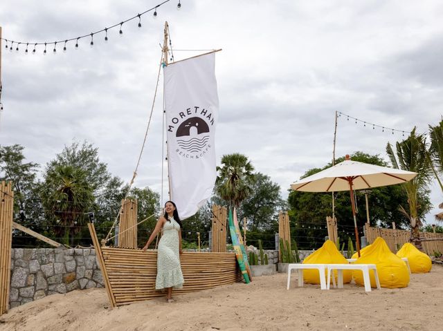 MORE THAN Beach & Cafe รถบ้านสุดคิ้วท์ชะอำ