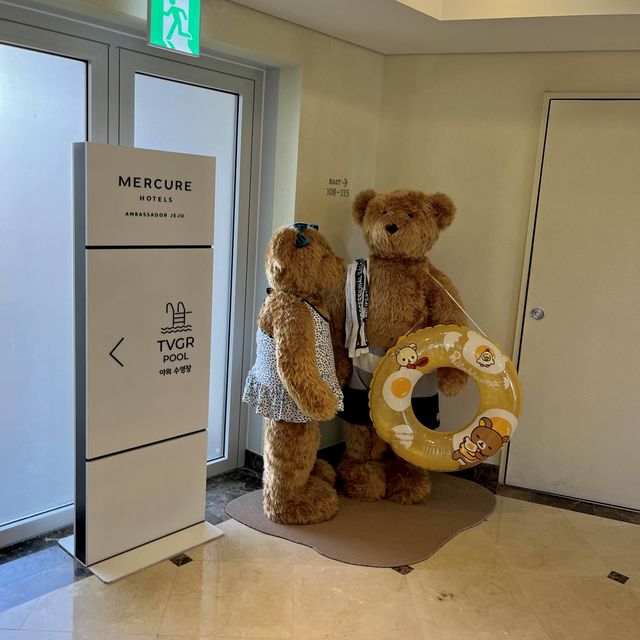 산방산을 마주한 인피티니풀이 있는 머큐어앰배서더