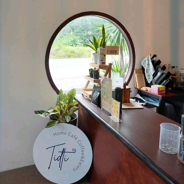 Tidti Home Cafe คาเฟ่เล็ก ๆ @ ป่าพะยอม