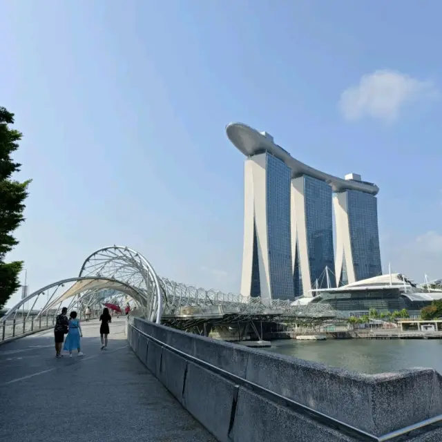 Cool Pedestrian Bridge Inspired by Human DNA 