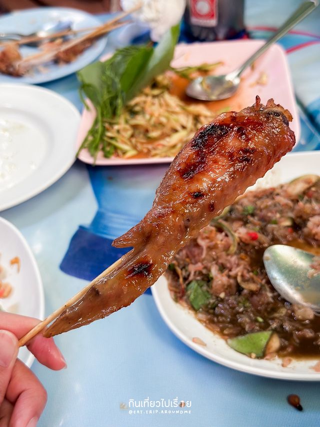 🌟ไก่ปิ้งเจ้าเด็ดในร้านส้มตำ ตัวเมืองเชียงราย