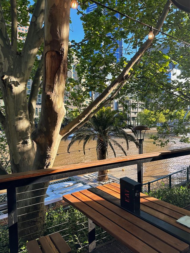 [墨爾本] 在亞拉河畔品嚐美食 露天叢林系小酒館-Arbory Bar & Eatery