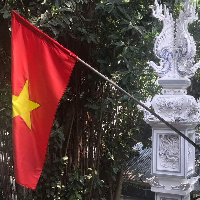 Crazy & Fun Hanoi! Watch Out for Trains!!!