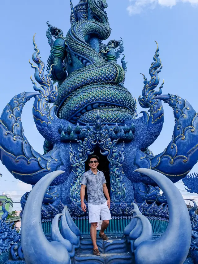 Discovering Chiang Rai’s Blue Temple