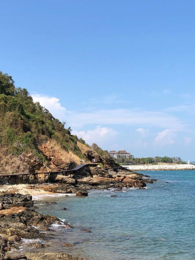 📍หอคอยขาวริมทะเล จุดเช็คอินเขาแหลมหญ้า