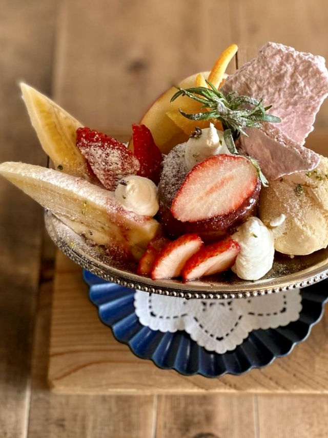 잔잔하고 소담한 분위기에서 🍮 계절 푸딩과 함께 휴식을 만끽할 수 있는 도쿄 카페투어