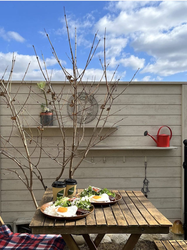 【福岡カフェ】どの部屋で食べるか迷ってしまう？緑に囲まれたガーデンカフェ🌿
