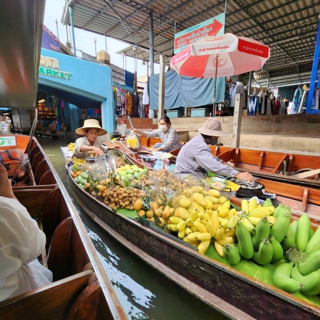 floating market in bkk