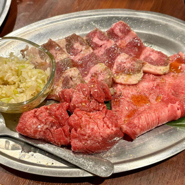 【大阪・堂山町】鮮度抜群のホルモンと卓上サーバーが自慢「路地裏焼肉 マックスザホルモン」