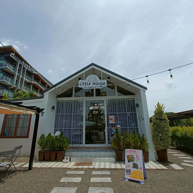 little house café and playground