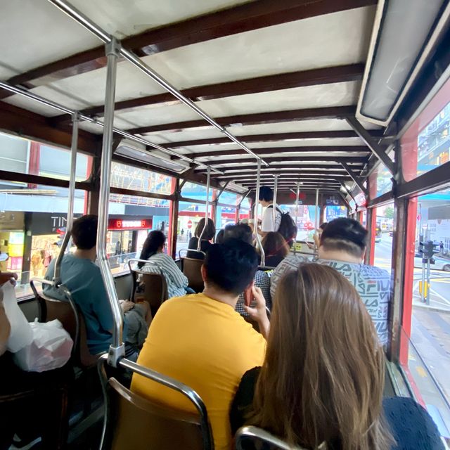 來香港一定要體驗叮叮車！