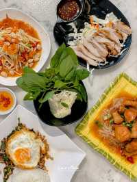 อร่อยแซ่บ ตำเส้นเล็กหมูกรอบเด็ดมาก