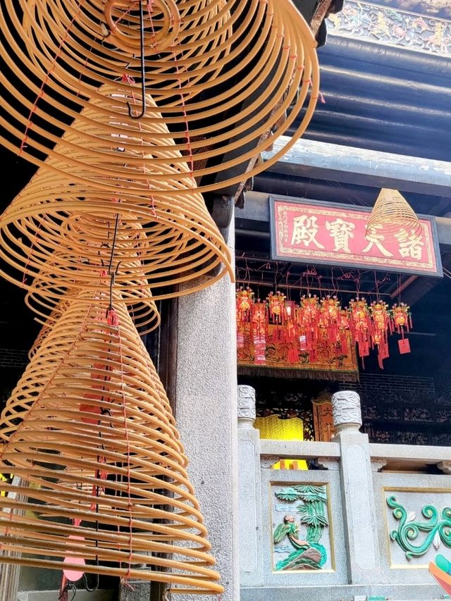 原來香港寺廟都有月老「青山禪院」