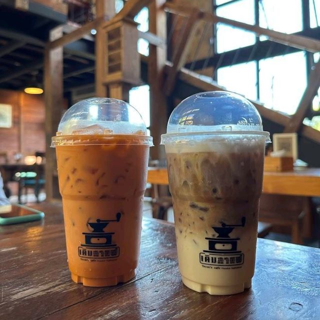.เติมกาแฟ..คาเฟ่บ้านต้นไม้