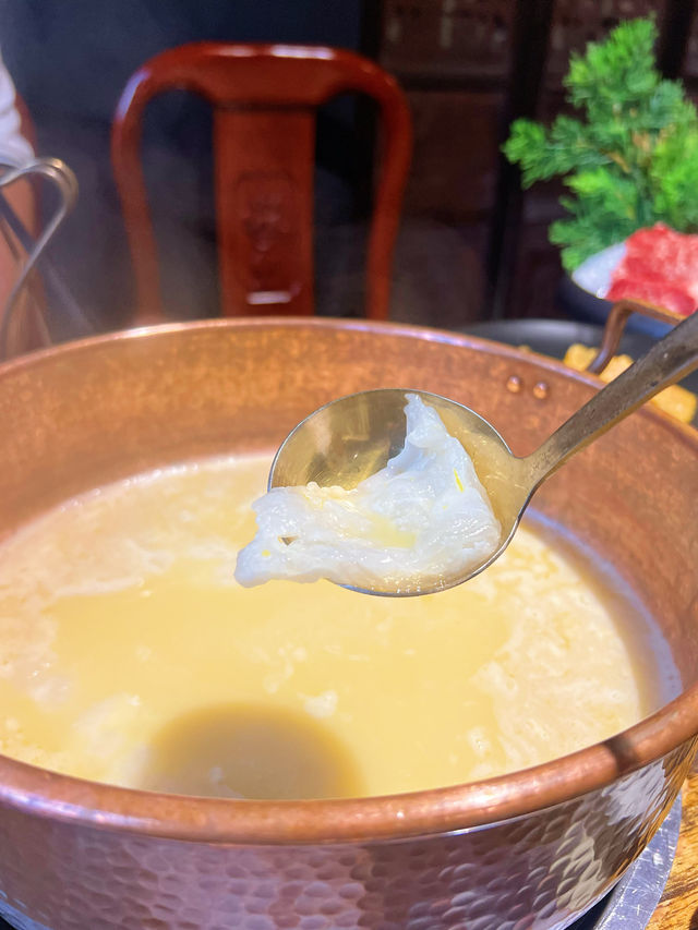 【餐廳湯底好飲，招牌花膠雞湯鍋】
