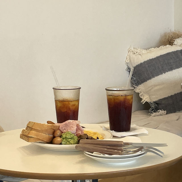狂ったように韓国カフェに行く私が絶賛するチェジュ島でブランチするなら絶対ここ"JOSIK"☕️ 