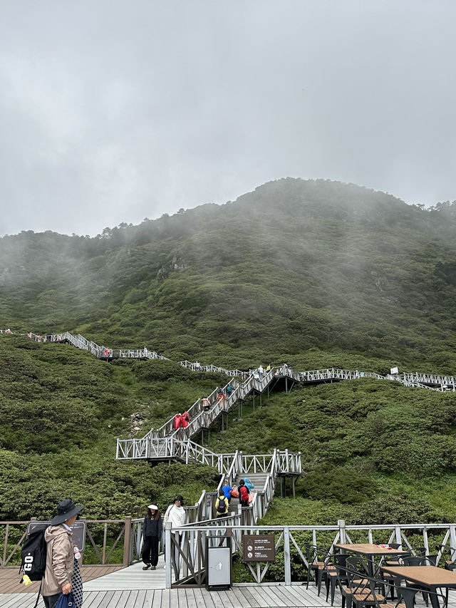 Dali Adventures: From Majestic Mountains to Serene Lakes