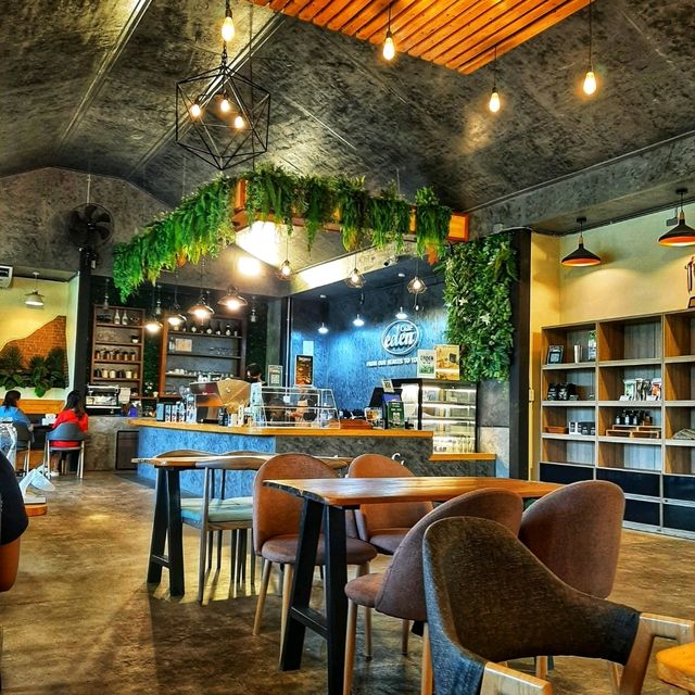 จิบกาแฟ ดื่มด่ำกับธรรมชาติรอบกาย ณ Eden Café