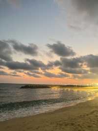 นั่งเล่นรับลมริมหาดระยอง