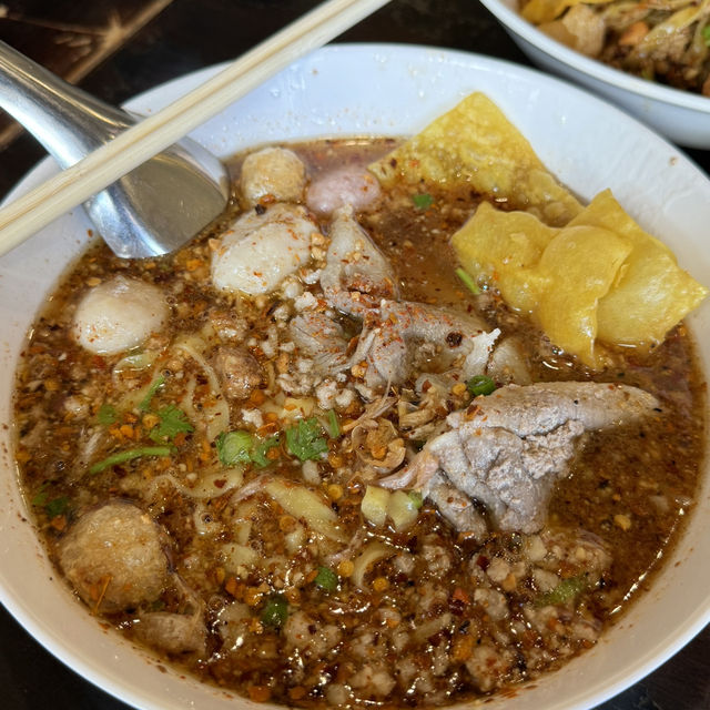 ก๋วยเตี๋ยวเยาวราช ความอร่อยที่ซ่อนอยู่ในถนนสายเก่า