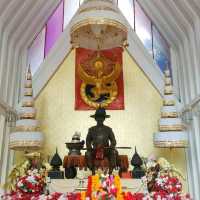 ไหว้พระขอพร รดน้ำมนต์สระน้ไศักดิ์สิทธิ์
