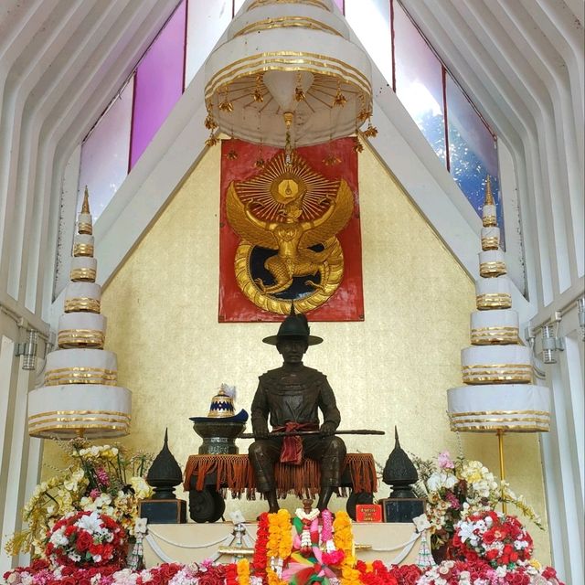 ไหว้พระขอพร รดน้ำมนต์สระน้ไศักดิ์สิทธิ์