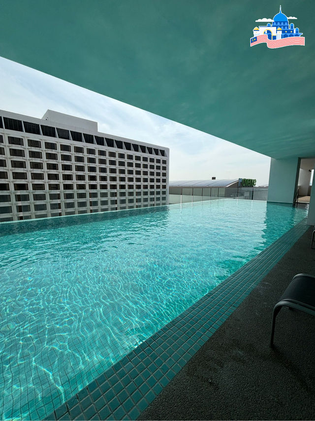 🇲🇾 Awesome swim at St Giles Wembley Penang Pool