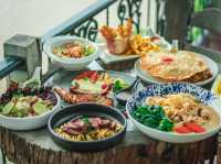 คาเฟ่ริมน้ำมีรถไฟวินเทจ กาญจนบุรี