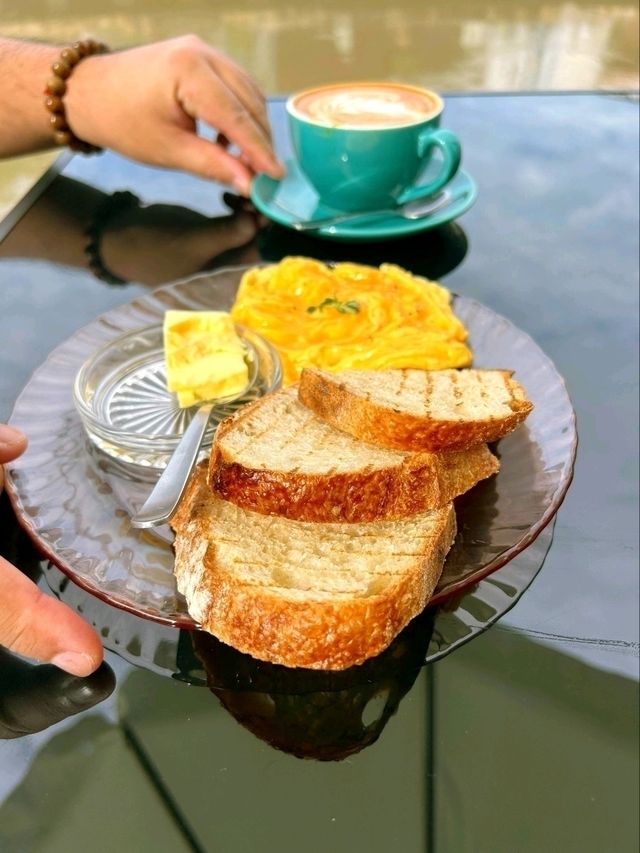 Ban Kheng Cafe: A Hidden Gem Along Melaka River