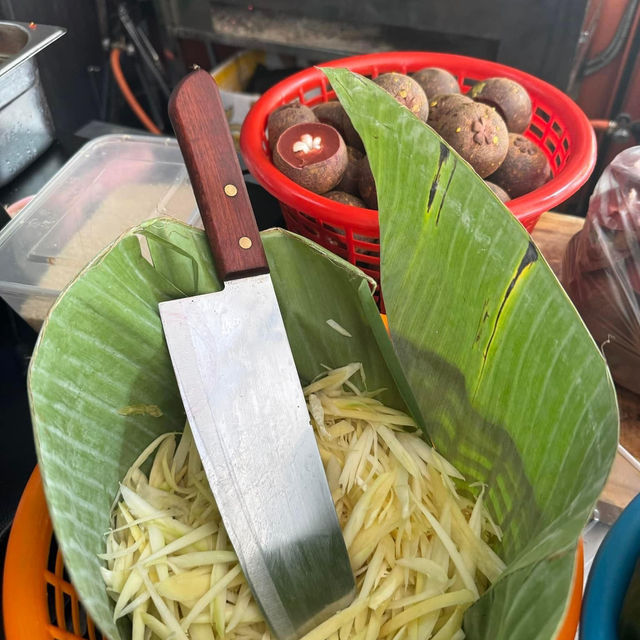 ชู้ลาวชู้รส ส้มตำสูตรลาว ที่เอาใจคนกรุงไปเต็มๆ