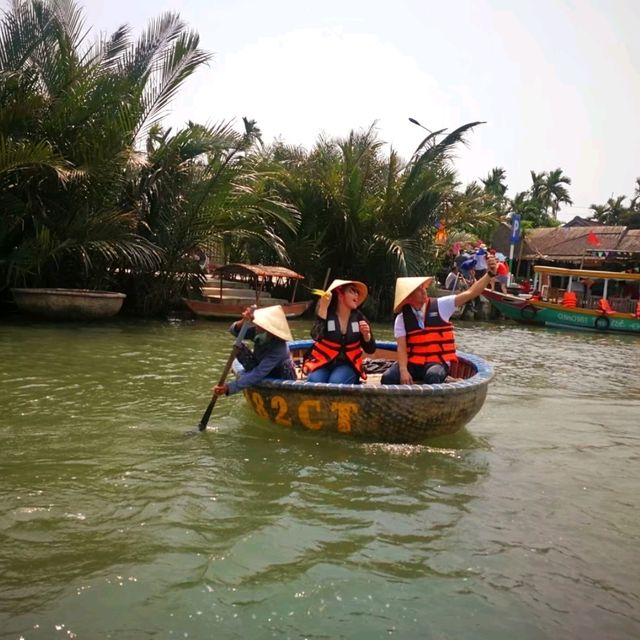 ล่องเรือกระด้ง บุกป่าผ่าดง ที่ฮอยอัน