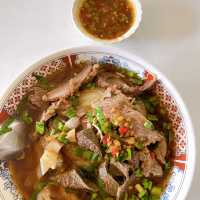 ก๋วยเตี๋ยวเฮียตี๋น้อย เนินมะกอก