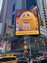 찰리 초콜릿 공장 대신 뉴욕 M&M's에 들러 보시는 건 어떨까요?